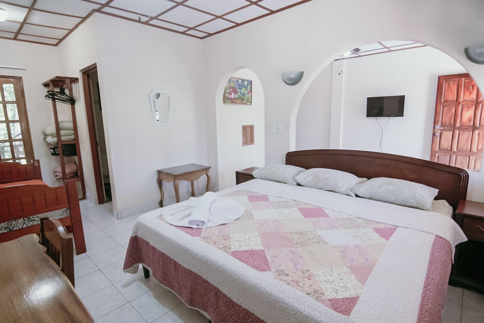 Hotel Tres Banderas Manuel Antonio Extérieur photo