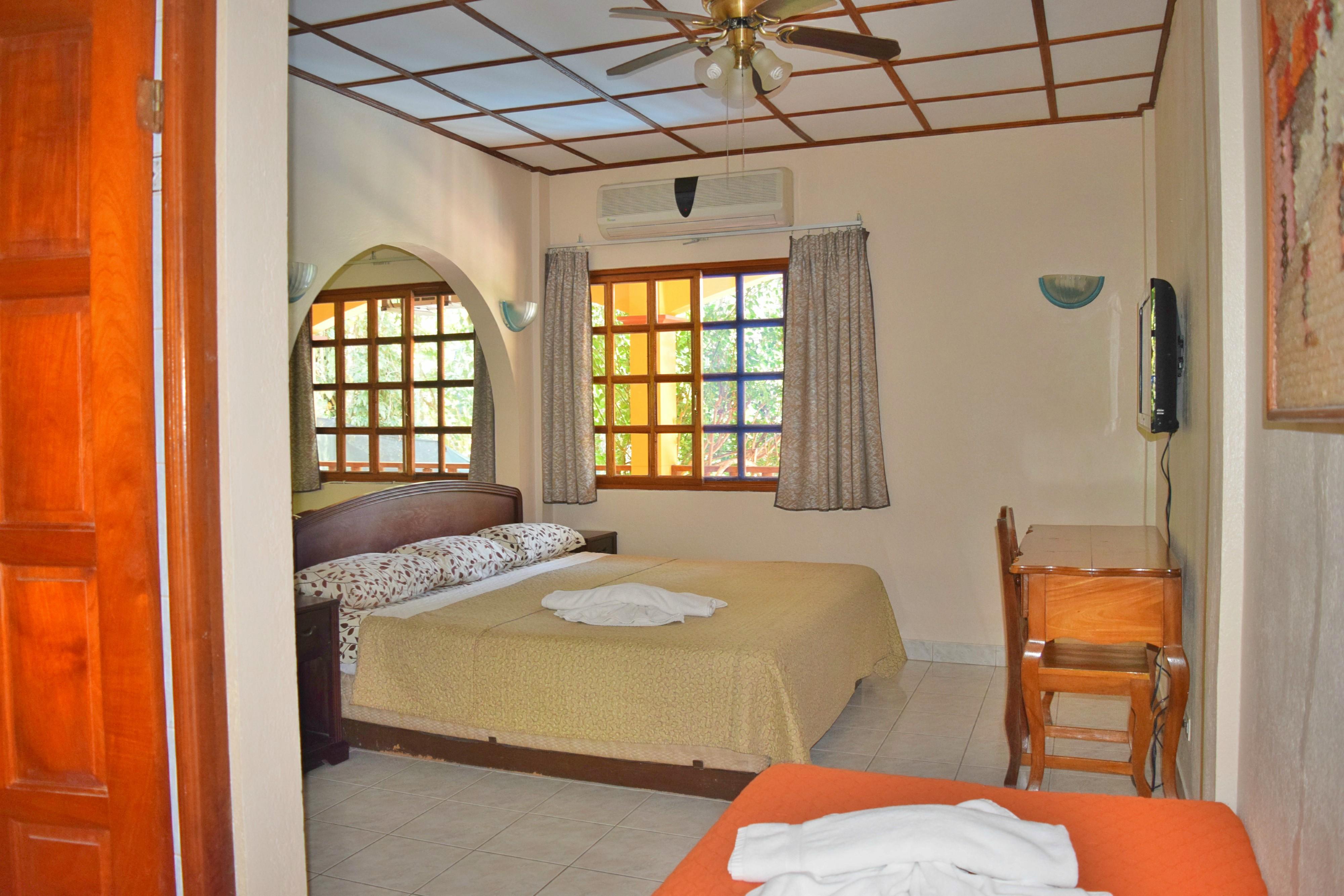 Hotel Tres Banderas Manuel Antonio Extérieur photo