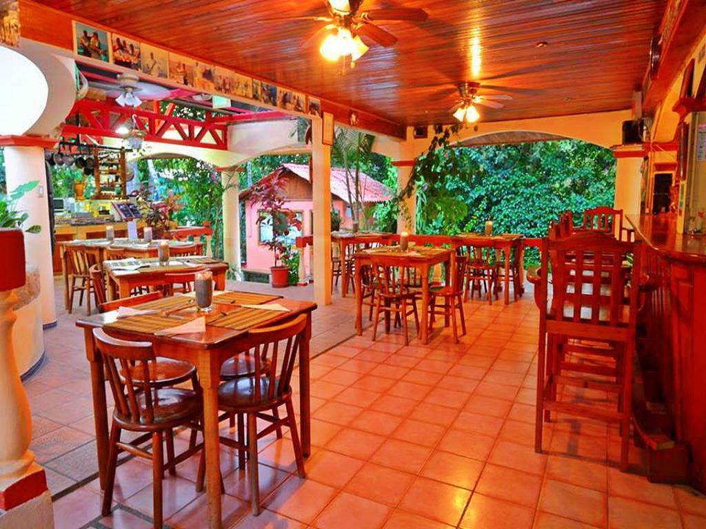 Hotel Tres Banderas Manuel Antonio Extérieur photo